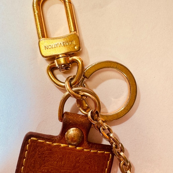 Louis Vuitton Tan Leather Key Holder - Picture 13 of 14